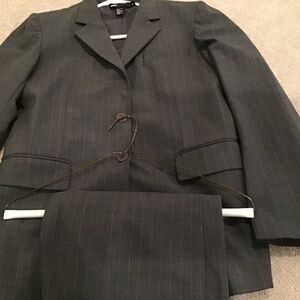 DKNY grey pinstripe work separates jacket size 6 pants size 8